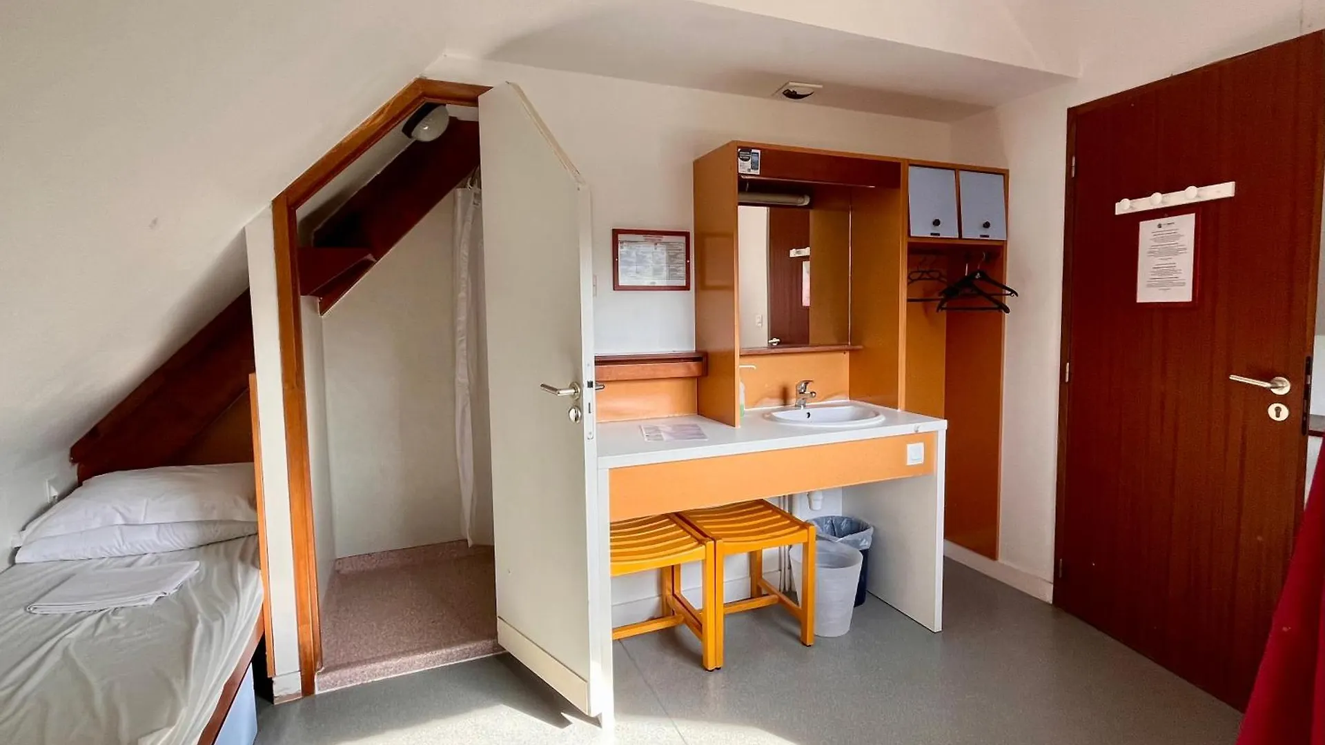 Hostel Auberge De Jeunesse Hi Cancale Fransa