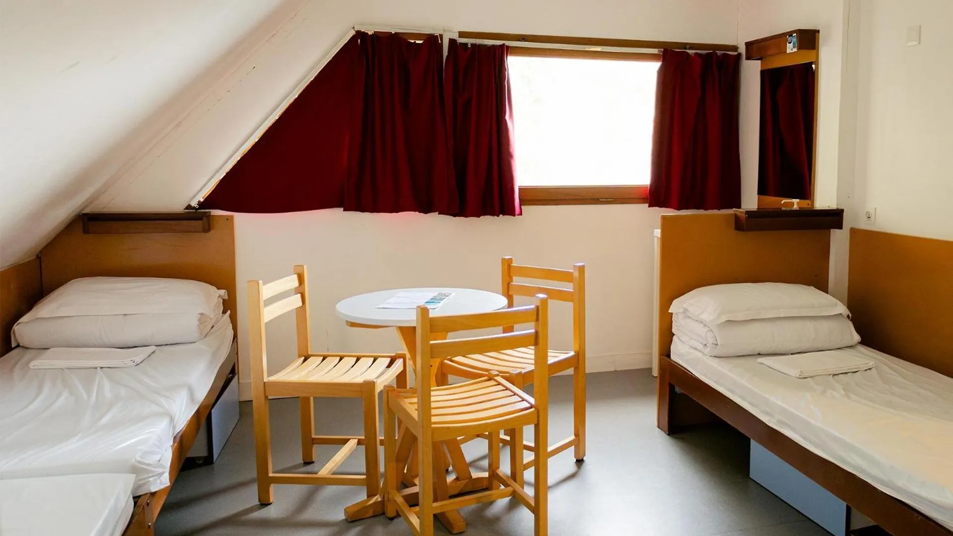 Auberge De Jeunesse Hi Cancale Hostel